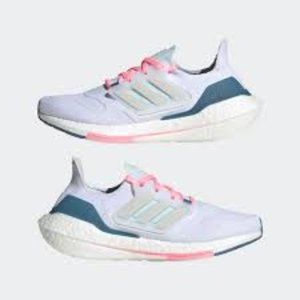 NWT Women's Adidas Ultra Boost 22 Never Worn Cloud White Grey One Almost Blue